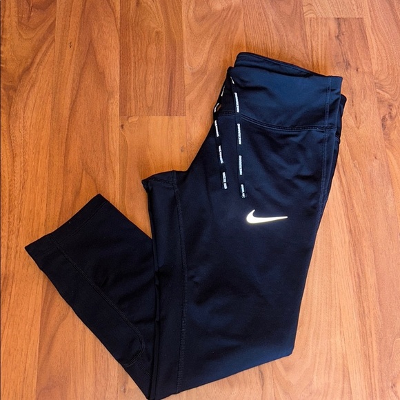 Nike Black Leggings High-Performance Activewear - Picture 8 of 9